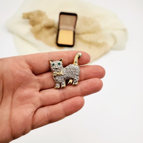 Cute Vintage Cat Pin, Gold Tone Sparkly Kitty Brooch - Picture 8 of 8